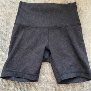 Lululemon Wunder 6 inch Shorts